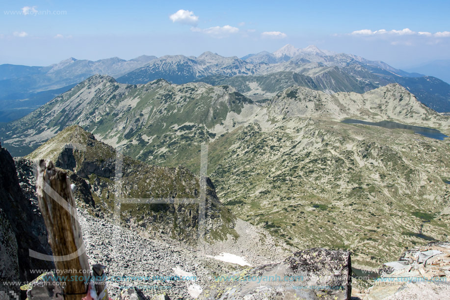 Изглед от връх Каменица към връх Вихрен, Пирин