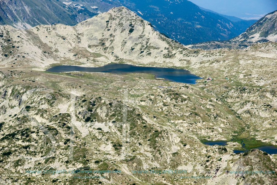Изглед от връх Каменица към Тевно Езеро, Пирин