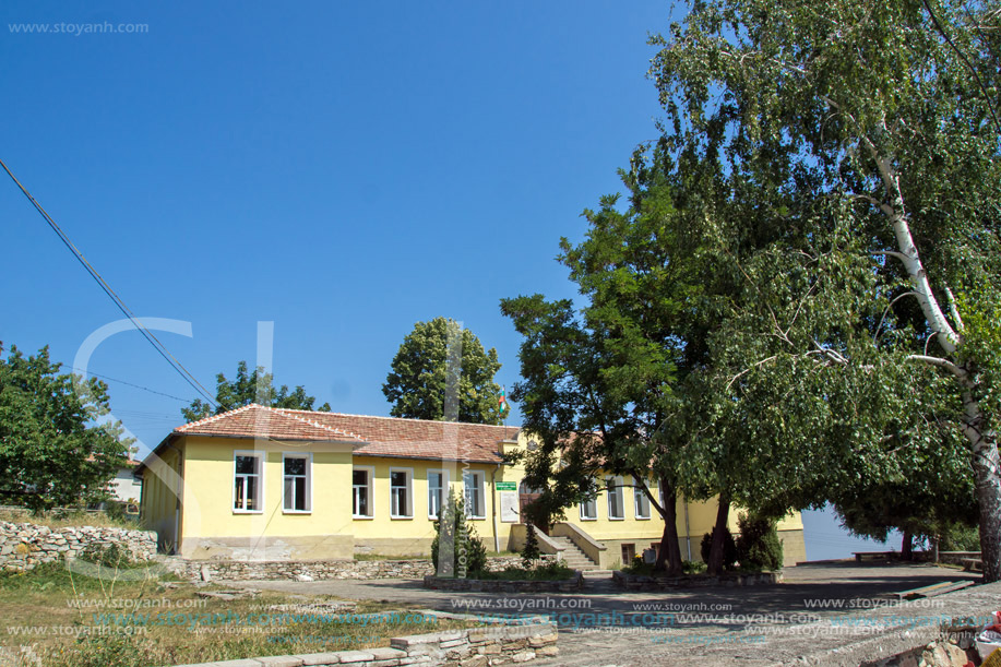 Старото Училище в Яврово, Община Куклен, Област Пловдив