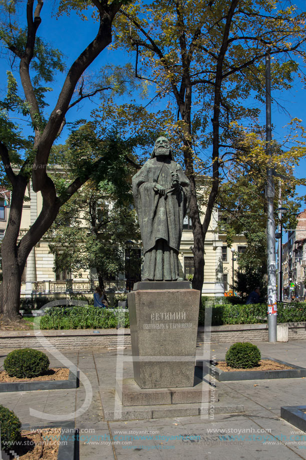 Градинката на Попа, Паметник на Патриарх Евтимий, София