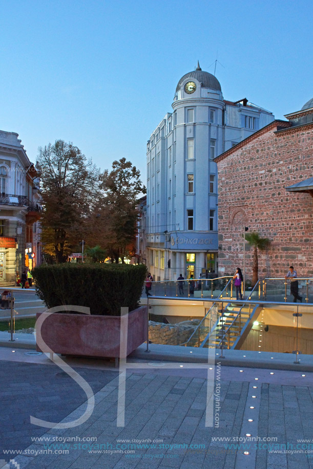 Пловдив, Главна улица, площад Римски Стадион