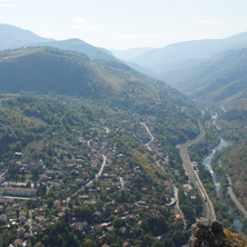 Искърско дефиле, изглед от Лакатнишки скали - Снимки от България, Курорти, Туристически Дестинации