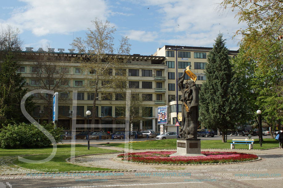 Пазарджик, Паметник на Св. Св. Кирил и Методи