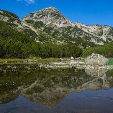 Хвойнати Връх и отражението му в планински езеро, Пирин - Снимки от България, Курорти, Туристически Дестинации