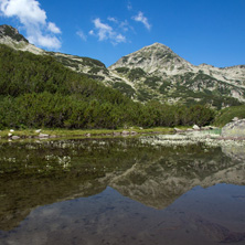 Хвойнати Връх и отражението му в планински езеро, Пирин - Снимки от България, Курорти, Туристически Дестинации