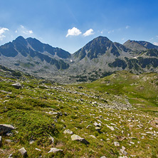 Връх Яловарника, Връх Зъбът и връх Куклите, Пирин