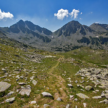 Връх Яловарника, Връх Зъбът и връх Куклите, Пирин