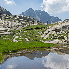Връх Яловарника и отражението му в планински езеро, Пирин - Снимки от България, Курорти, Туристически Дестинации