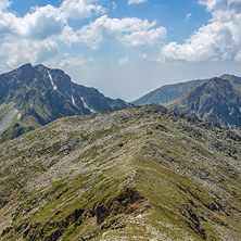 Изкачване на Връх Каменица, изглед към връх Яловарника и връх Зъбът, Пирин - Снимки от България, Курорти, Туристически Дестинации