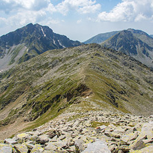 Изкачване на Връх Каменица, изглед към връх Яловарника и връх Зъбът, Пирин - Снимки от България, Курорти, Туристически Дестинации
