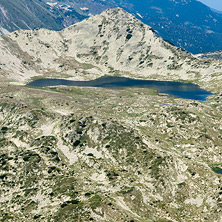 Изглед от връх Каменица към Тевно Езеро, Пирин
