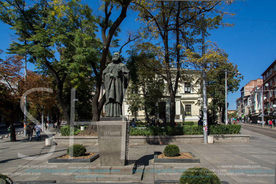 Градинката на Попа, Паметник на Патриарх Евтимий, София