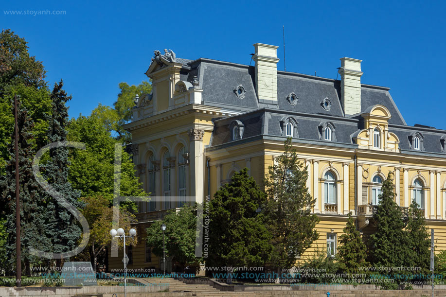 Площад княз Александър 1 и Национална Художествена галерия, София