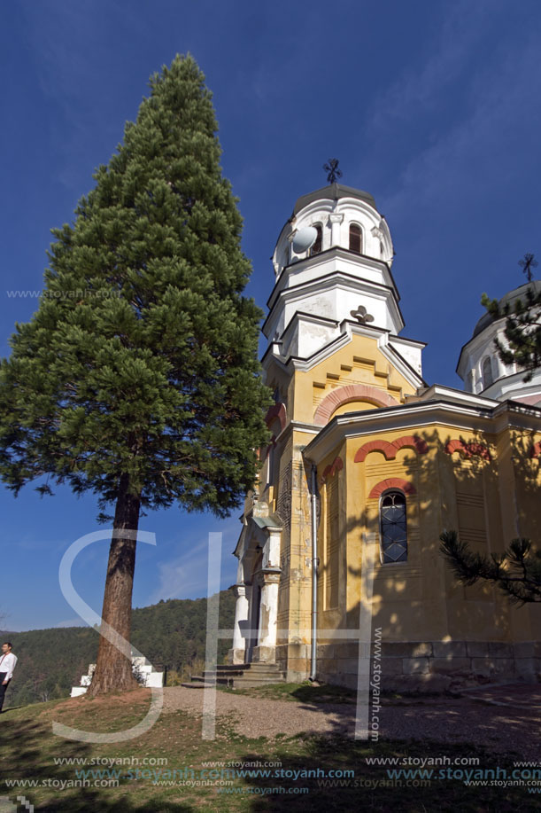 Църква Покров Богородичен, Кремиковски манастир Свети Георги Победоносец, Област София Град