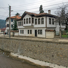 Град Пирдоп, Лукановата къща, София Област