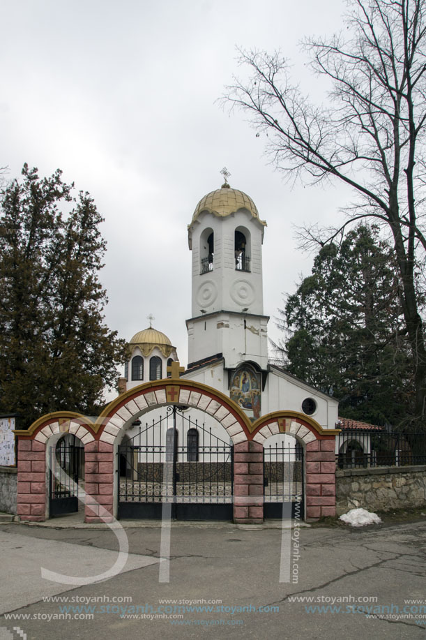 Град Пирдоп, църквата Успение Богородично, София Област