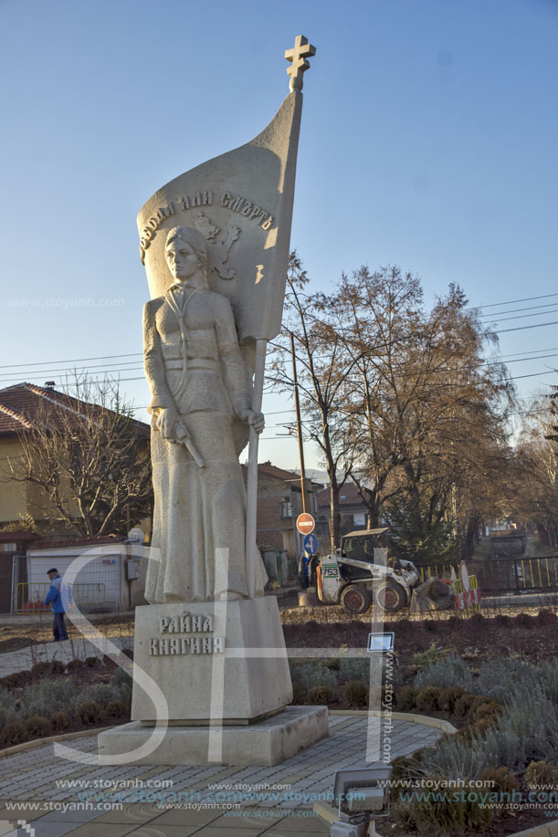 Паметник на Райна Княгиня, Панагюрище,  Област Пазарджик