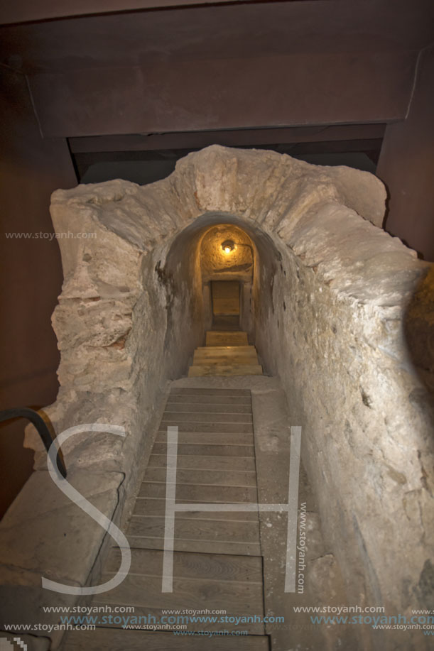 Хисаря, Тракийска гробница, Област Пловдив