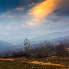 Залез в Средна Гора, близо до Село Старосел, Област Пловдив