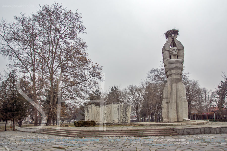 Село Цалапица, Паметник на загиналите Антифашисти, Област Пловдив