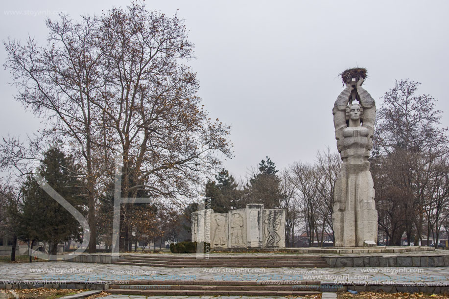 Село Цалапица, Паметник на загиналите Антифашисти, Област Пловдив