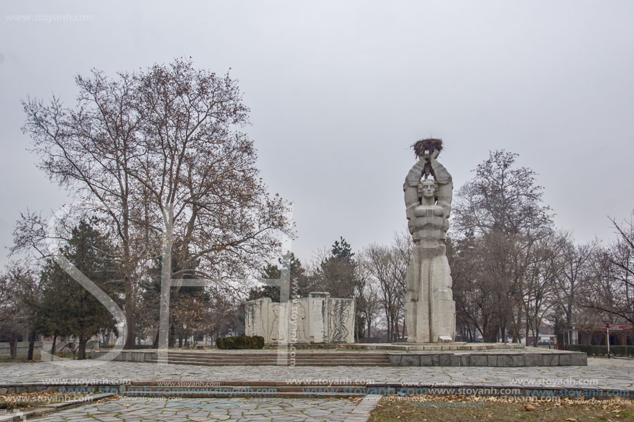 Село Цалапица, Паметник на загиналите Антифашисти, Област Пловдив