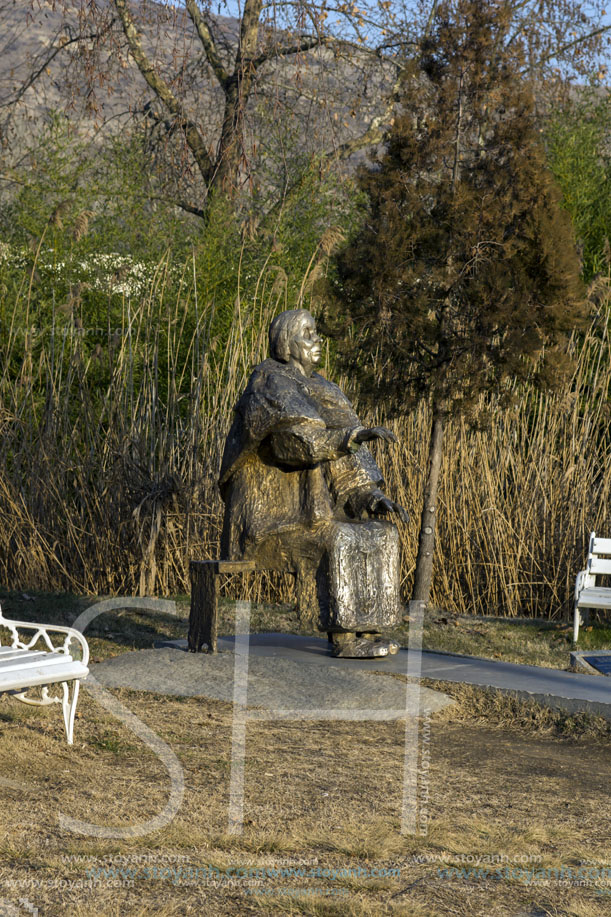 Комплекс Ванга, Рупите, Паметник на Ванга, Област Благоевград