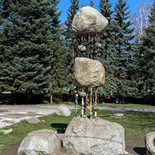 Каменен паметник в Перник,  Област Перник - Снимки от България, Курорти, Туристически Дестинации