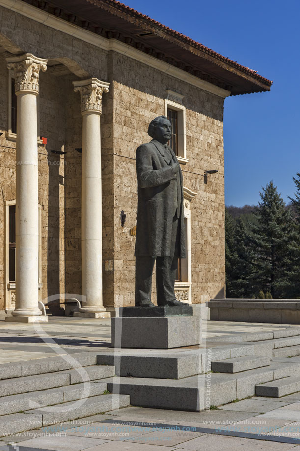 Село Ковачевци, Дом паметник на Георги Димитров, Област Перник