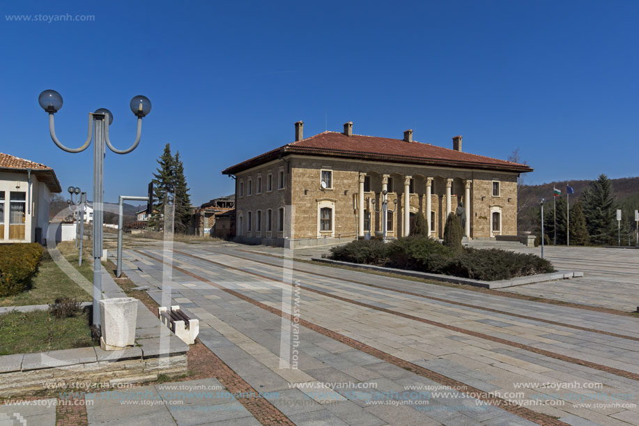 Село Ковачевци, Дом паметник на Георги Димитров, Област Перник