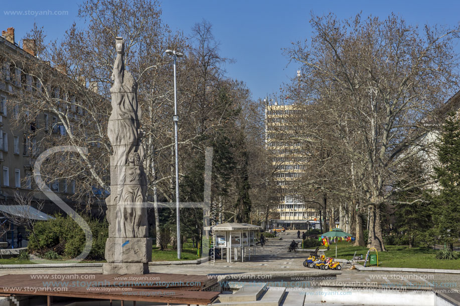 Димитровград, Площад Дружба,   Област Хасково