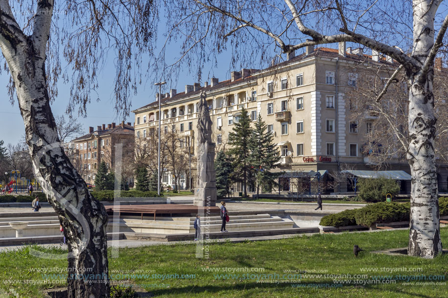 Димитровград, Площад Дружба,   Област Хасково