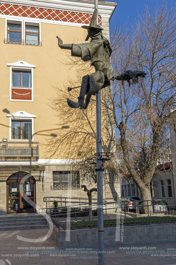 Град Хасково, Център на града, Статуя на Баба Яга, Област Хасково