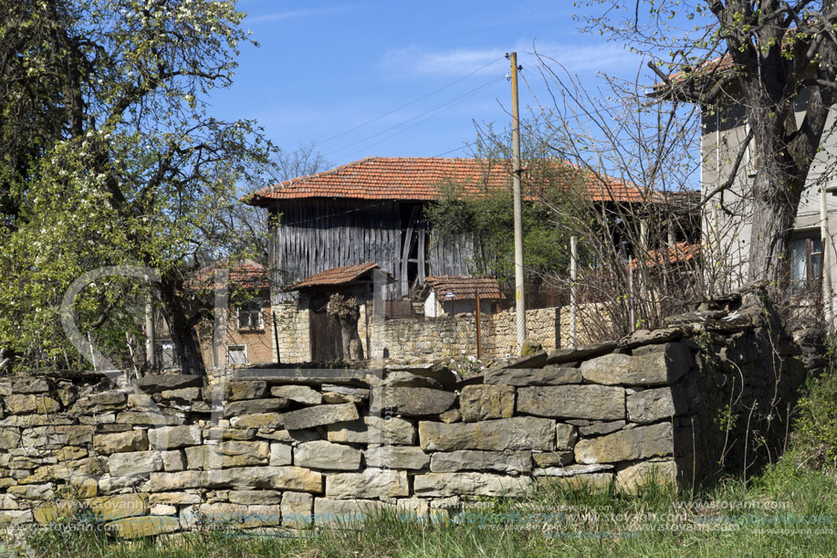 Село Прелом, Област Ловеч