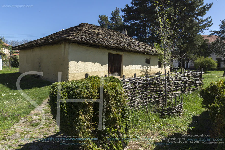 Къкринско Ханче, Село Къкрина, Област Ловеч