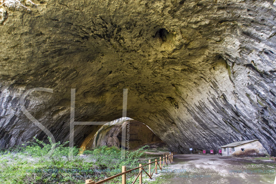 Деветашка Пещера, Област Ловеч