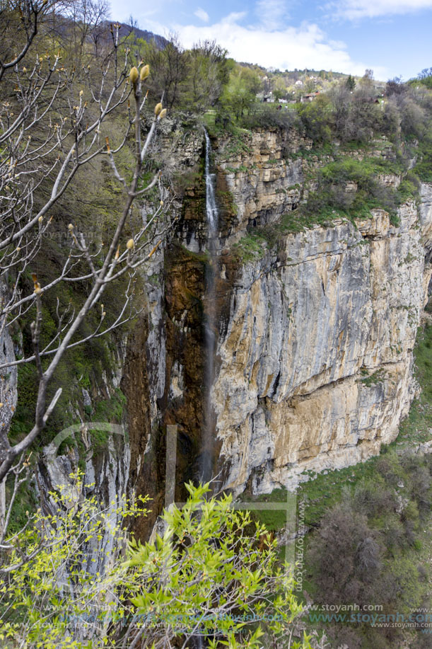 Водопад Скакля, Близо до село Заселе, Стара Планина, София Област