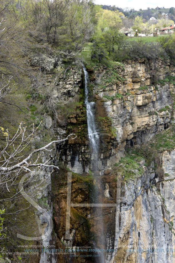 Водопад Скакля, Близо до село Заселе, Стара Планина, София Област