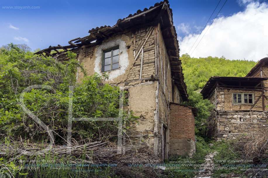 Село Пирин, Стари Къщи, Област Благоевград