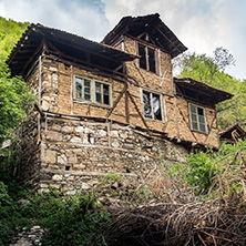 Село Пирин, Къщата на Змея, Област Благоевград - Снимки от България, Курорти, Туристически Дестинации