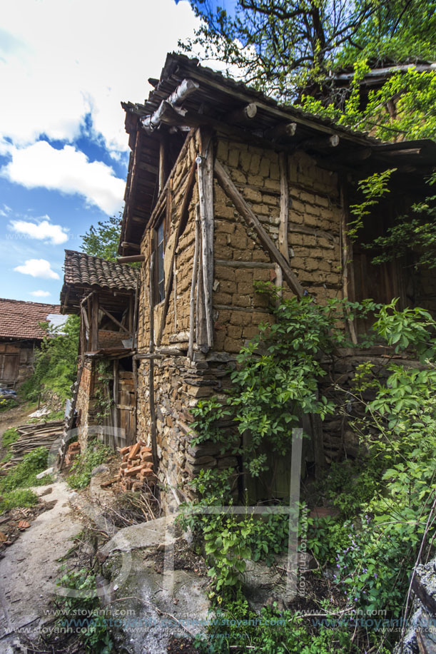 Село Пирин, Стари Къщи, Област Благоевград