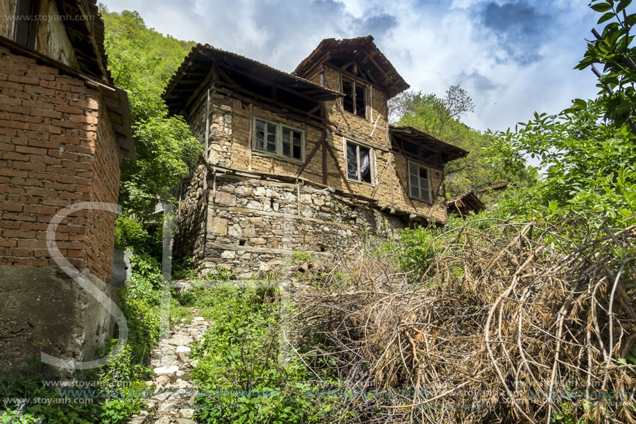 Село Пирин, Къщата на Пиринския Змей, Област Благоевград