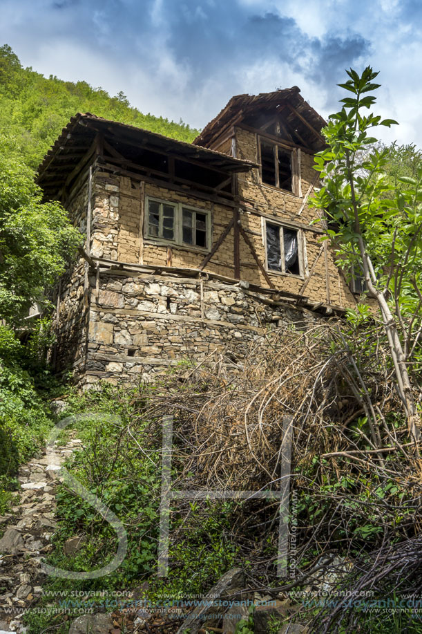 Село Пирин, Къщата на Пиринския Змей, Област Благоевград