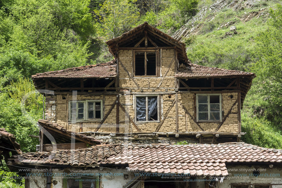 Село Пирин, Къщата на Пиринския Змей, Област Благоевград