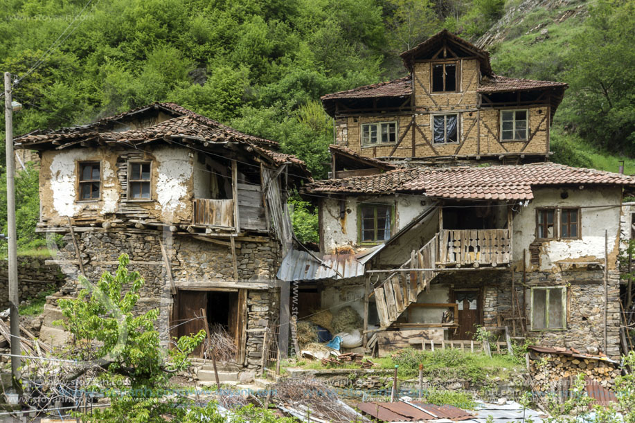 Село Пирин, Къщата на Пиринския Змей, Област Благоевград