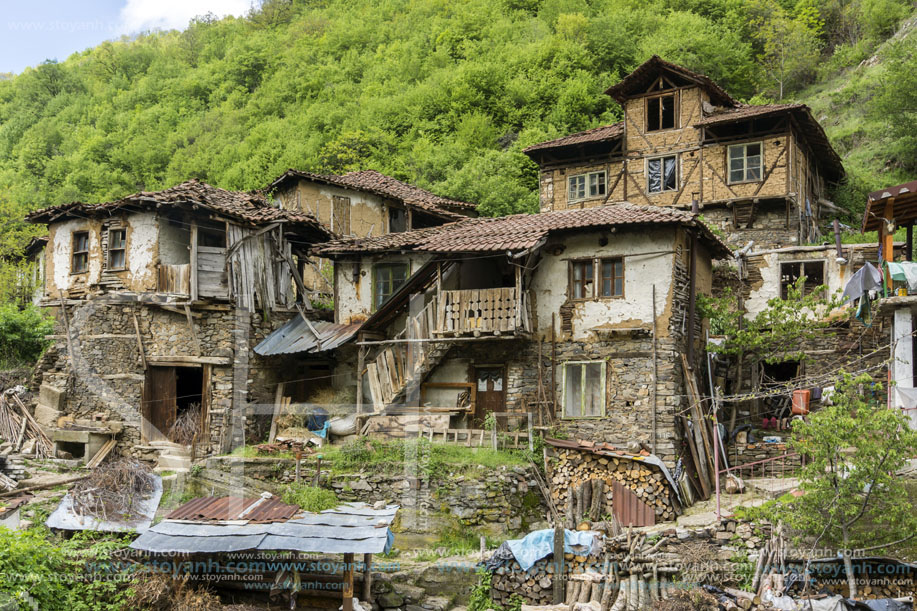 Село Пирин, Къщата на Пиринския Змей, Област Благоевград