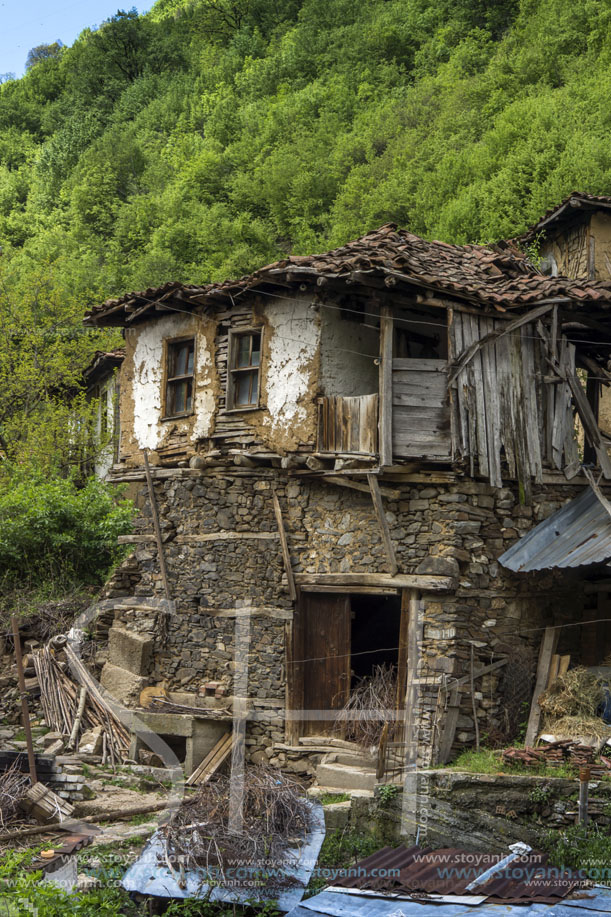 Село Пирин, Стари Къщи, Област Благоевград