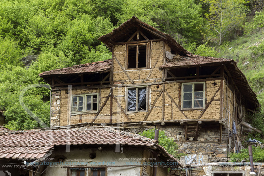 Село Пирин, Къщата на Пиринския Змей, Област Благоевград