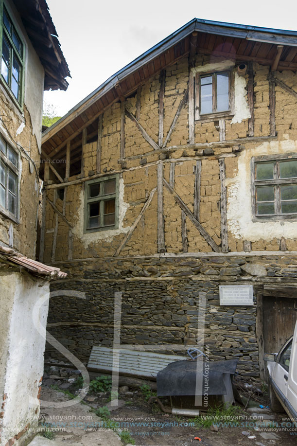 Село Пирин, Стари Къщи, Област Благоевград