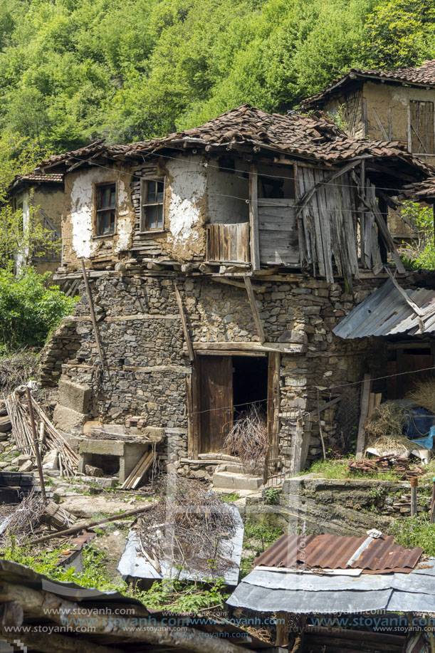 Село Пирин, Стари Къщи, Област Благоевград